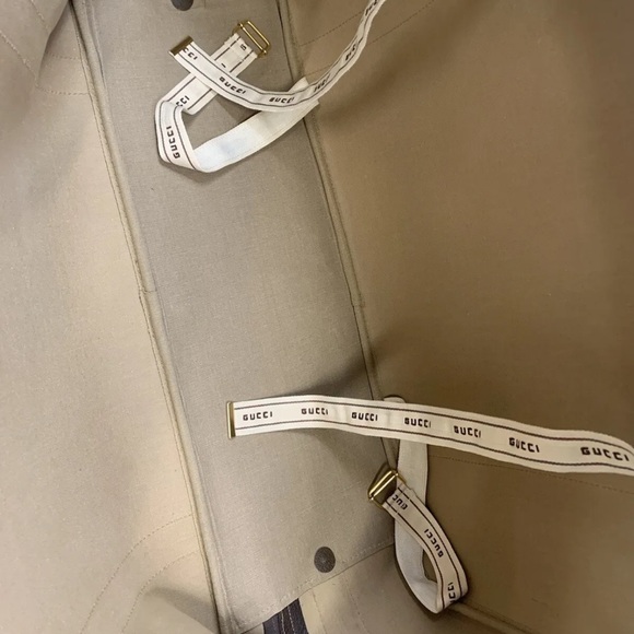 Gorgeous Gucci Travel Bag - Picture 4 of 6